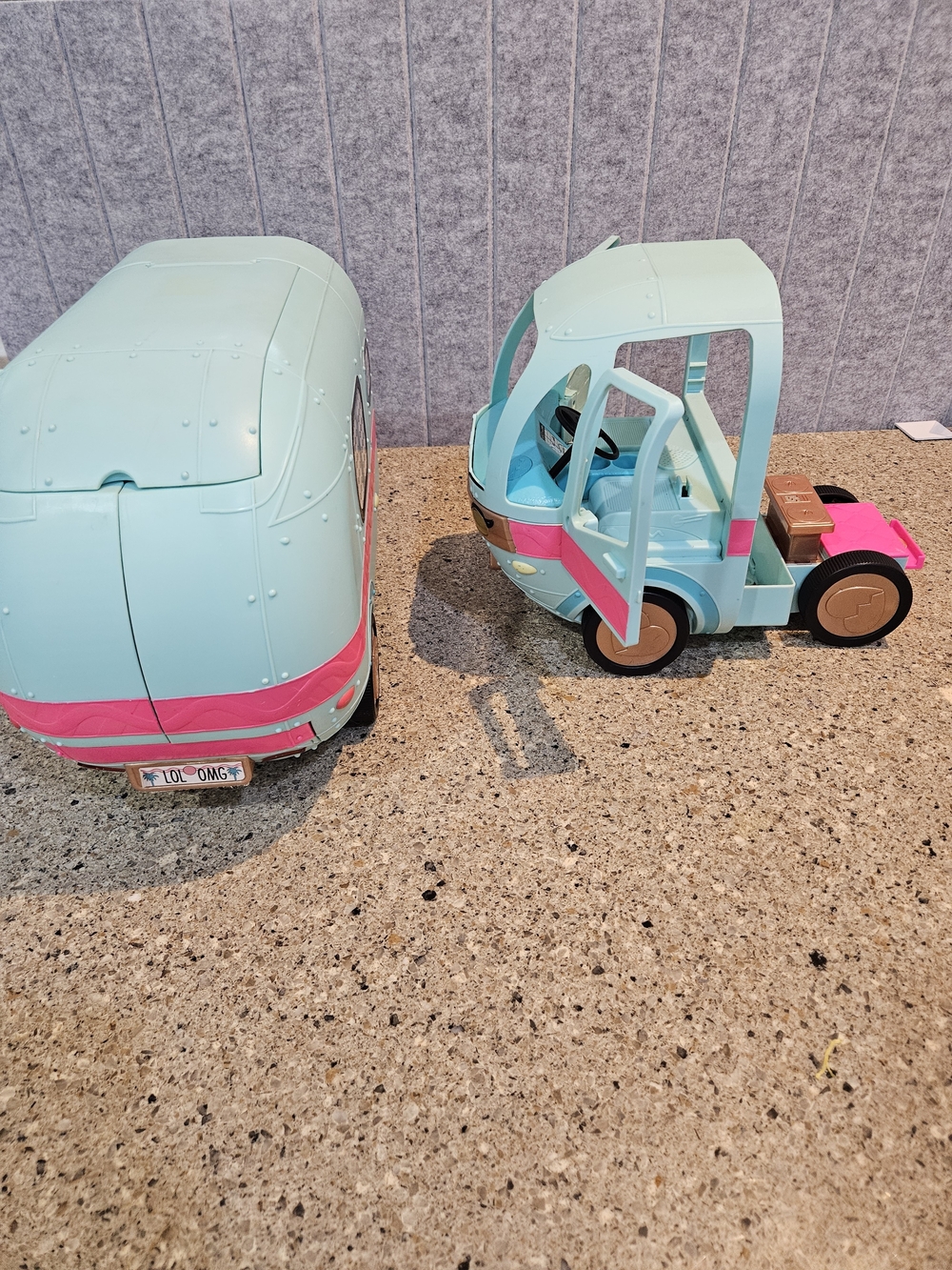 LOL Surprise OMG 2-in-1 Glamper Fashion Camper Doll Playset RV Van MGA